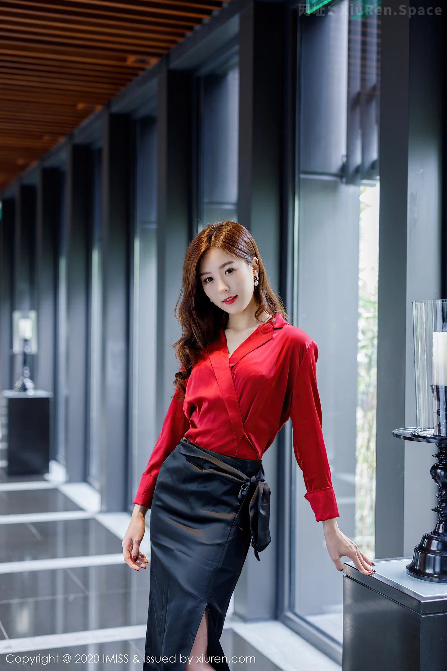 图片[6]-[IMISS爱蜜社]Vol.502 嫩模杨紫嫣Cynthia心愿旅拍红色典雅礼裙配黑丝裤袜诱惑写真55P-秀人网官方网站